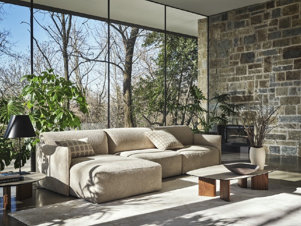 Μοντέρνος βελούδινος καναπές Calligaris σε μπεζ χρώμα – Αθήνα Adamopoulos Casa Ideale